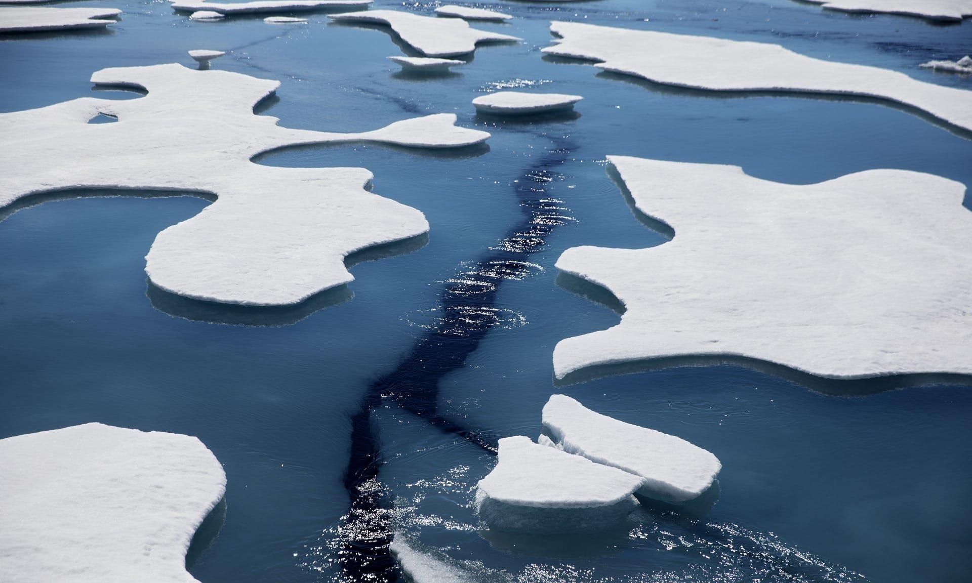 Lee más sobre el artículo Cambio climático hace desaparecer los lagos del Ártico