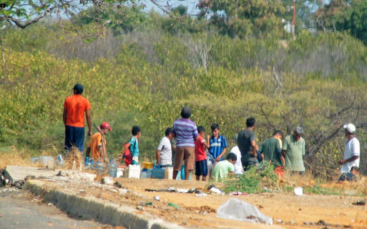 Lee más sobre el artículo Crisis del agua da paso a los agüeros en Maracaibo