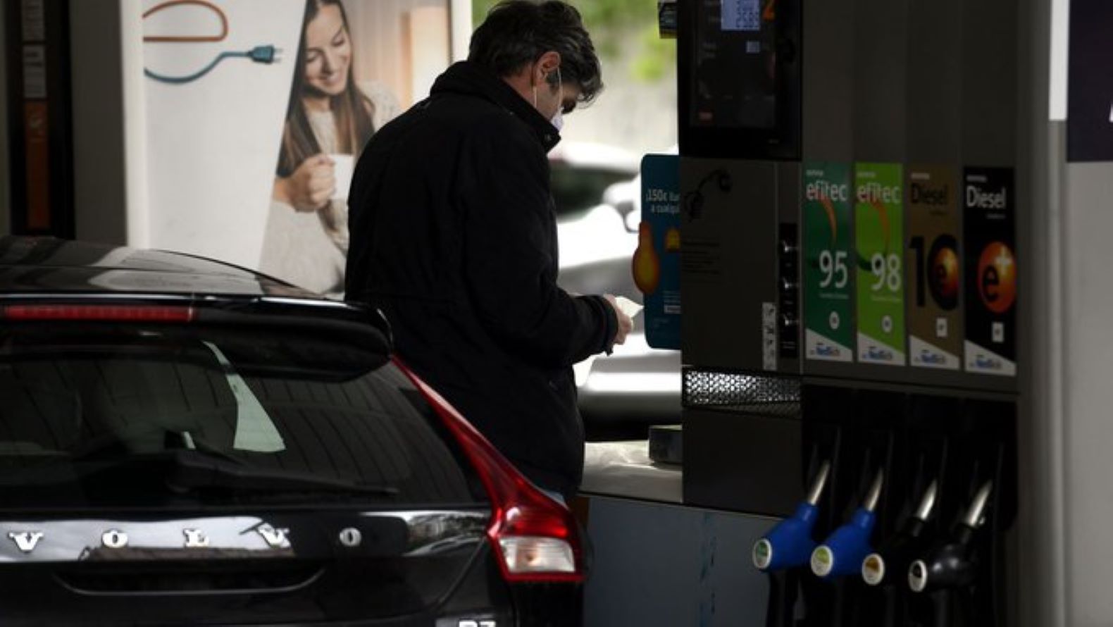 Lee más sobre el artículo Gasolina bate récord histórico en España: €1,94 el litro