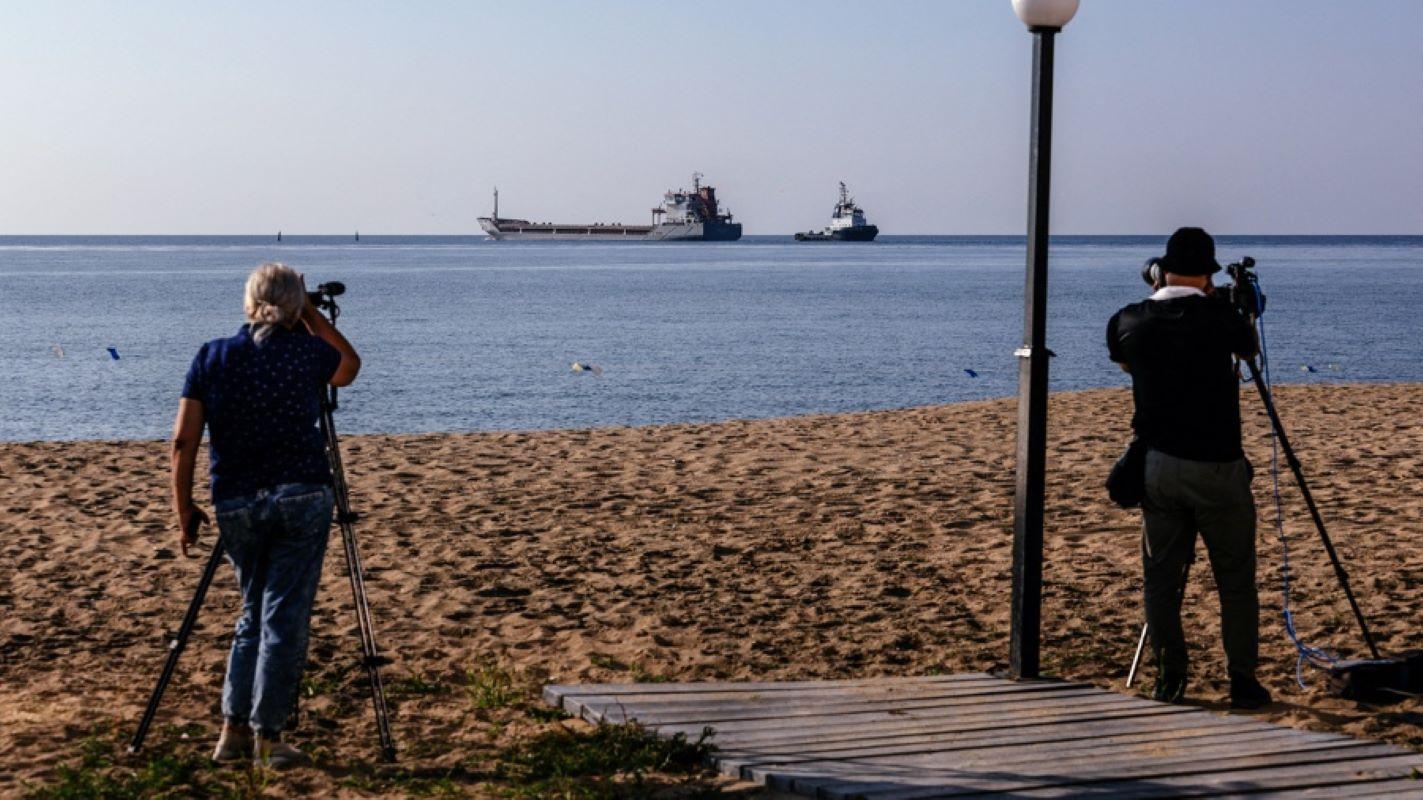 Lee más sobre el artículo Zarpan tres buques cargados con granos de Ucrania